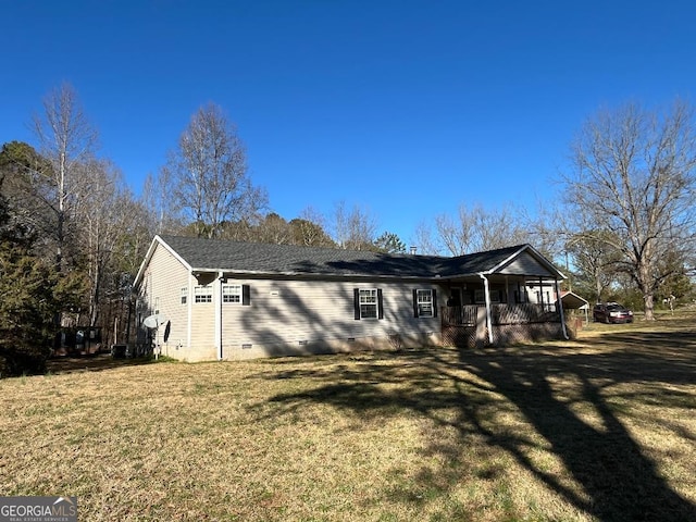 view of front of home featuring crawl space, a porch, and a front lawn