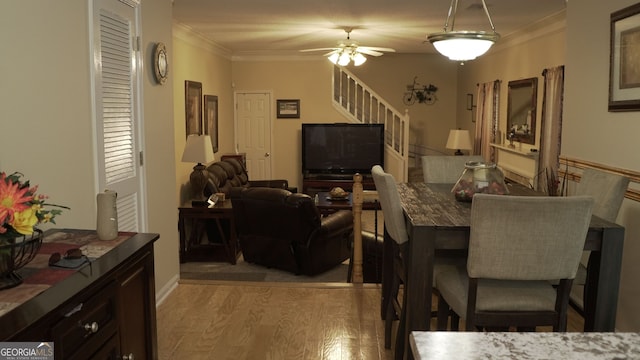 dining room featuring light hardwood / wood-style flooring, ceiling fan, and crown molding