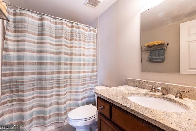 bathroom with a shower with curtain, vanity, and toilet