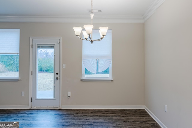 entryway featuring dark wood-type flooring, crown molding, and a chandelier