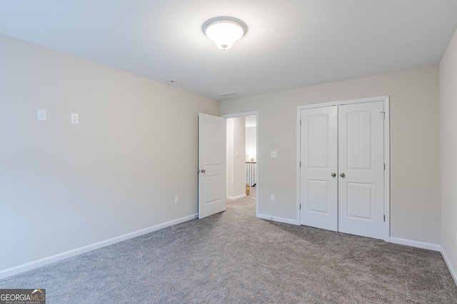 unfurnished bedroom with carpet flooring and a closet