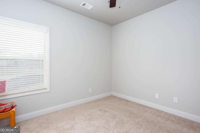 unfurnished room with light carpet and ceiling fan