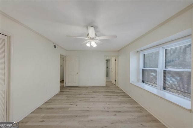 unfurnished room with ceiling fan, ornamental molding, and light hardwood / wood-style floors