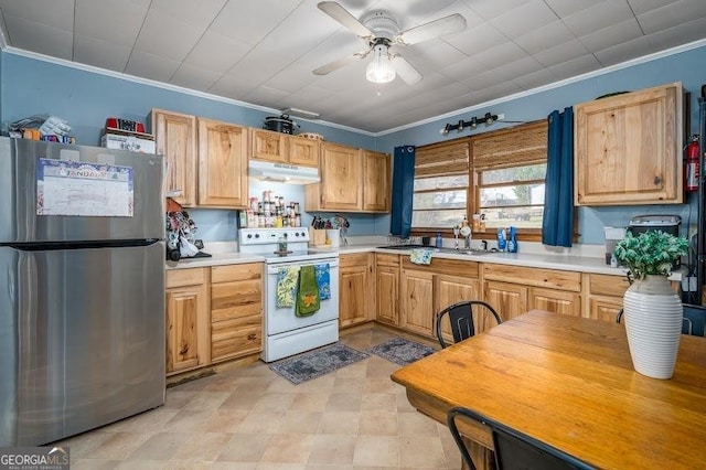 kitchen featuring stainless steel refrigerator, electric range, ceiling fan, sink, and crown molding