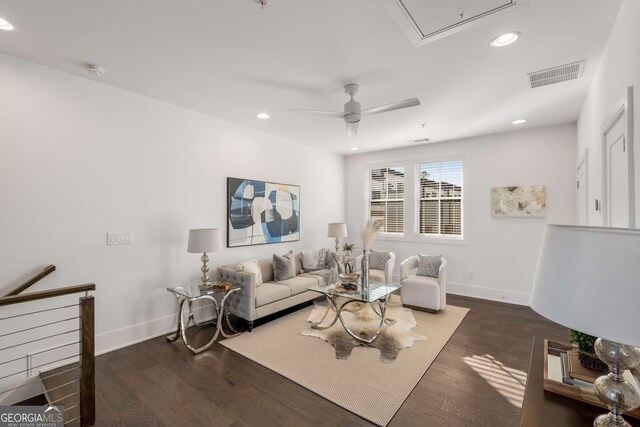 living room with dark wood-type flooring and ceiling fan