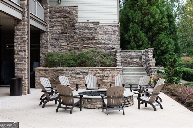 view of patio featuring an outdoor fire pit