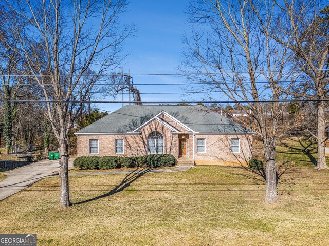 single story home with a front yard