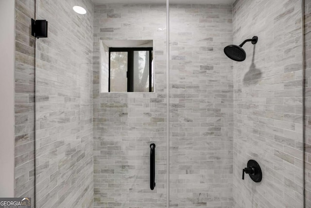 bathroom featuring tiled shower