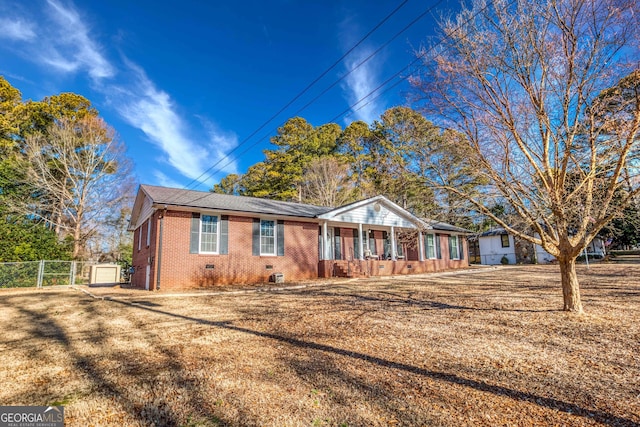 ranch-style home featuring a porch