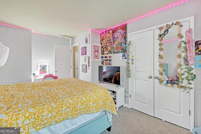 bedroom featuring carpet floors and a closet