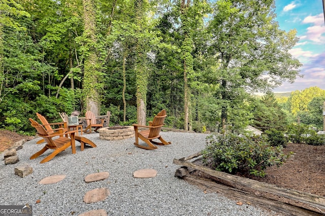 view of yard featuring a fire pit