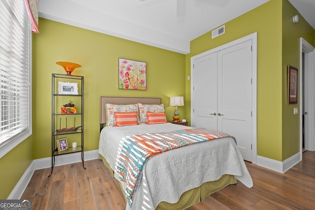 bedroom featuring ceiling fan, a closet, and hardwood / wood-style floors