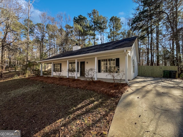 ranch-style home with covered porch