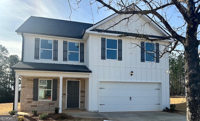 view of front of property featuring a garage