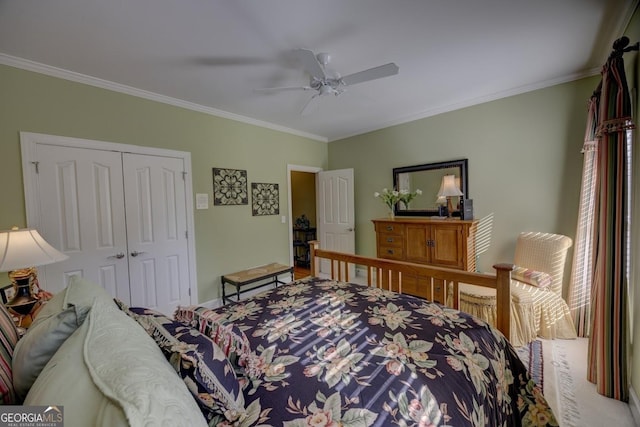 bedroom with ceiling fan, ornamental molding, carpet floors, and a closet