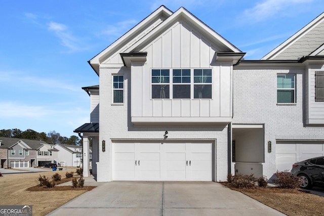 view of front facade with a garage