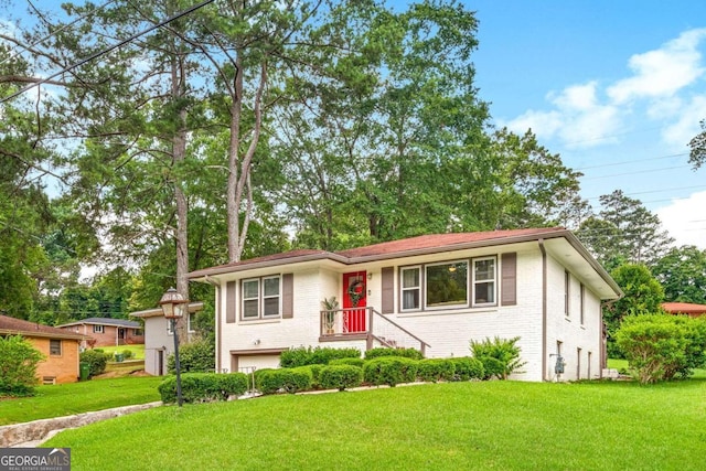 view of front of house featuring a garage and a front lawn