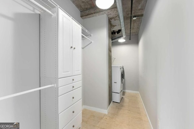 walk in closet featuring separate washer and dryer