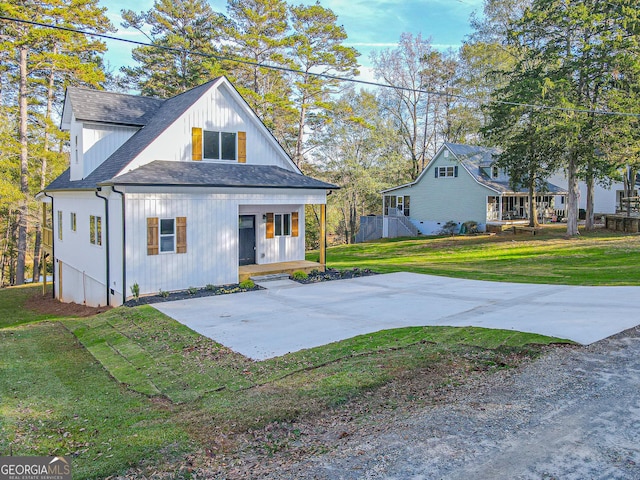 200 Greenpeace Way, Martin, GA 30557 - view of front of home featuring covered porch, a front lawn, and roof with shingles