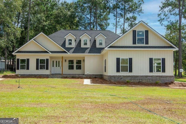 view of front facade with a front lawn