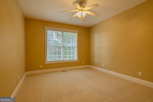 carpeted empty room featuring ceiling fan