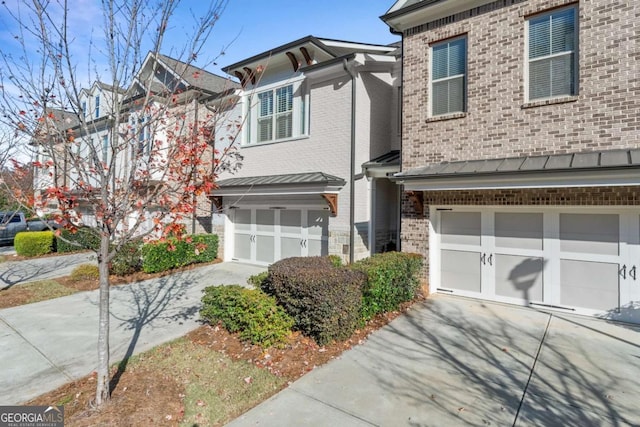 view of front of property featuring a garage