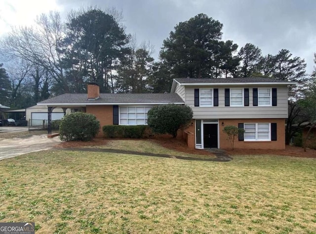 view of front of home featuring a front yard