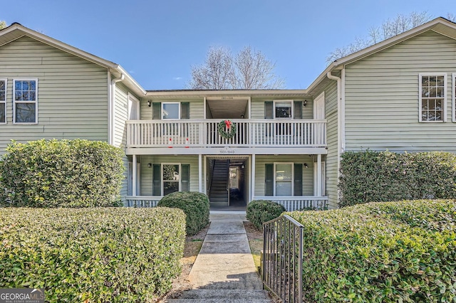 view of front of home featuring a balcony