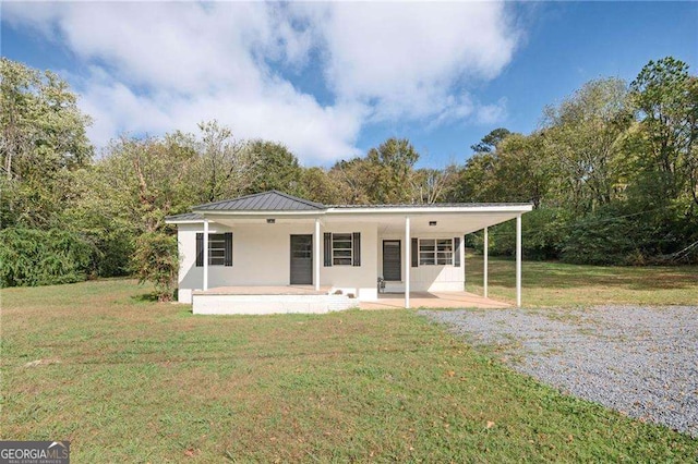 view of front of house featuring a front yard, a carport, and covered porch