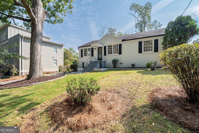 single story home featuring a front yard