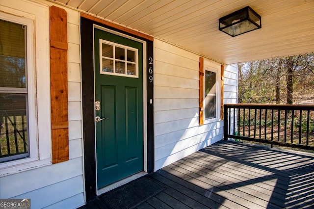 entrance to property featuring a porch