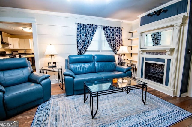 living room featuring hardwood / wood-style floors and ornamental molding