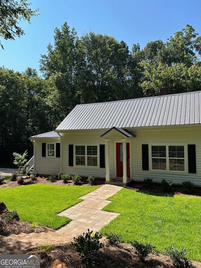 ranch-style home with a front yard