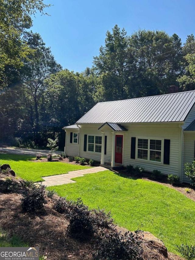 ranch-style house with a front yard