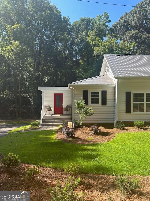 view of front of home with a front yard