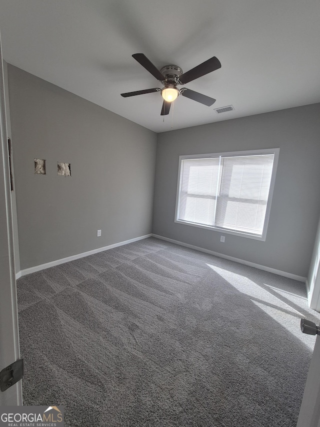 unfurnished room with carpet flooring and ceiling fan