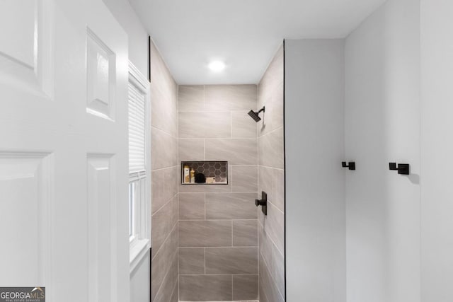 bathroom featuring tiled shower