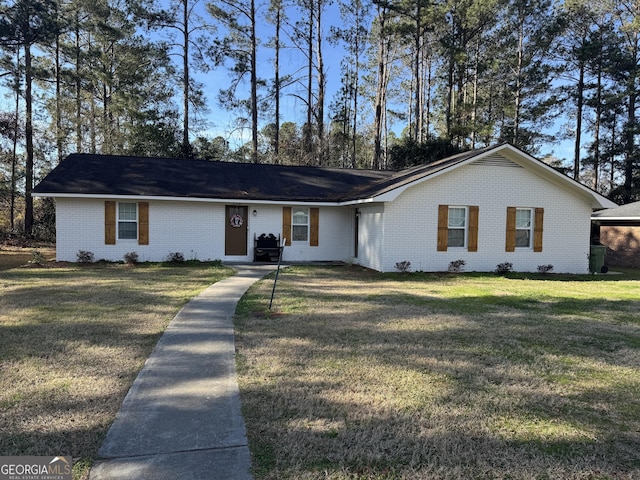 single story home featuring a front lawn