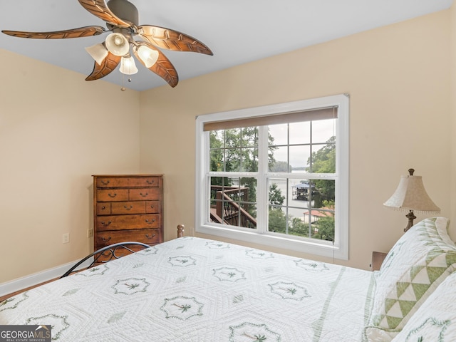 bedroom with ceiling fan