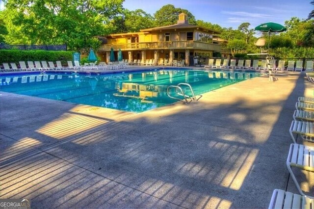 view of swimming pool featuring a patio