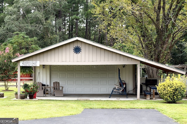 garage featuring a garage