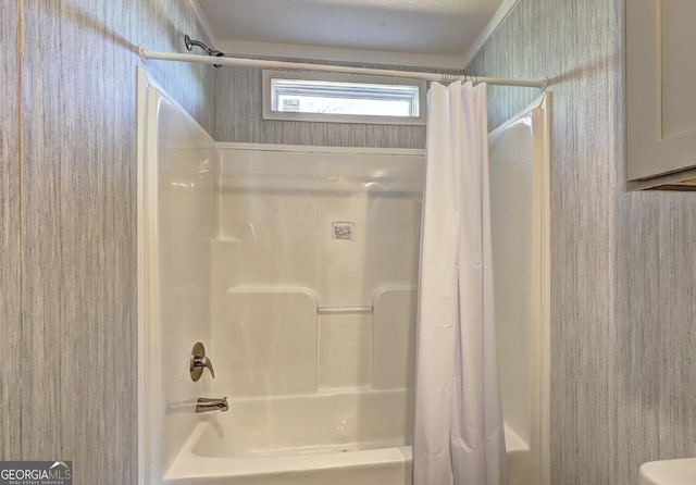 bathroom featuring shower / bath combo with shower curtain