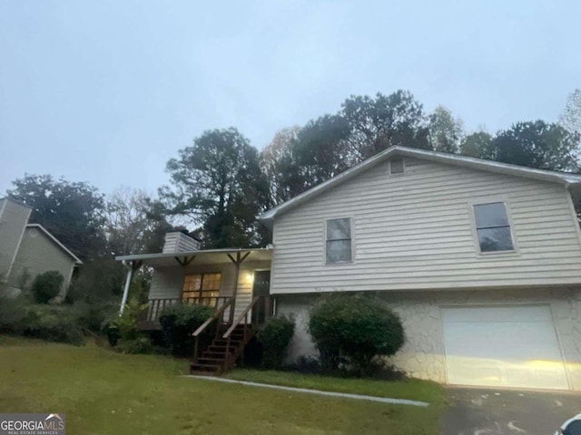 view of front of property featuring a garage and a front yard