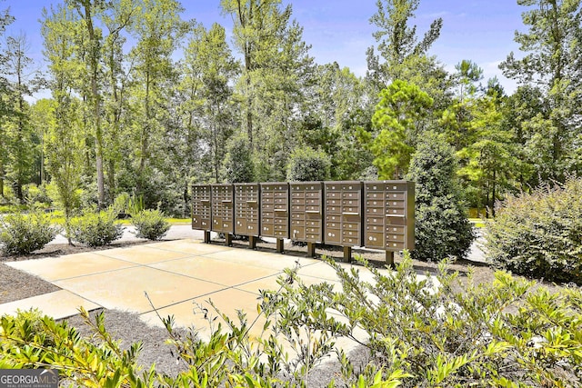 view of property's community featuring mail boxes