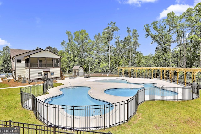 view of pool featuring a patio area, a sunroom, a yard, and an in ground hot tub