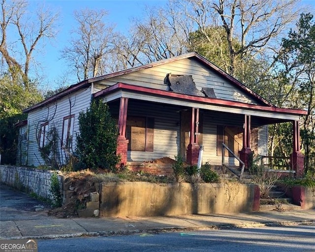 view of front of property featuring covered porch