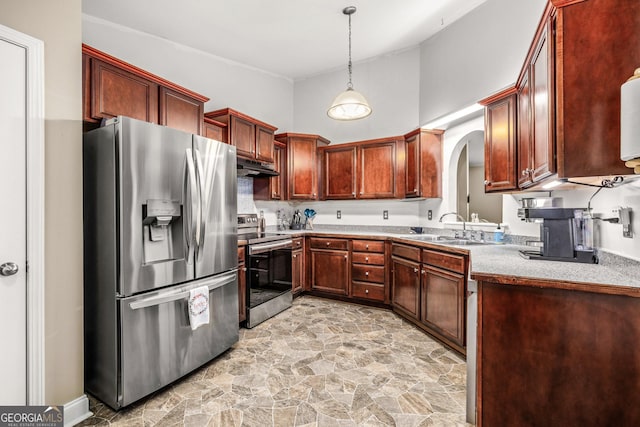 kitchen with sink, a high ceiling, decorative light fixtures, and appliances with stainless steel finishes