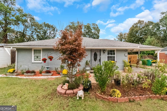 single story home with a front lawn