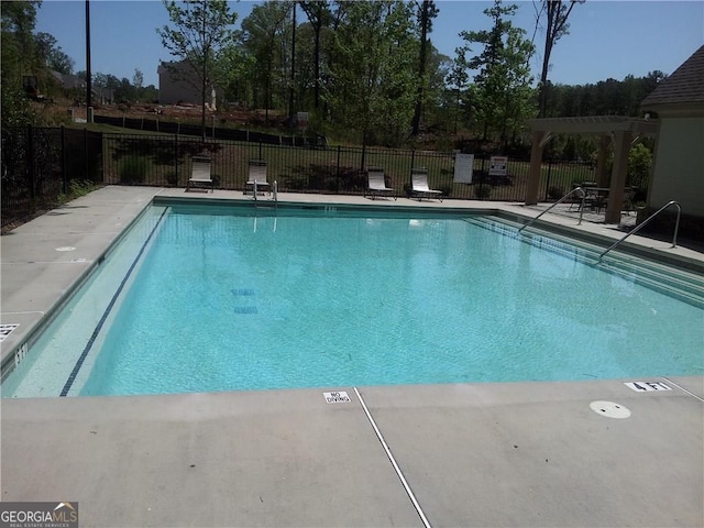 view of swimming pool featuring a pergola