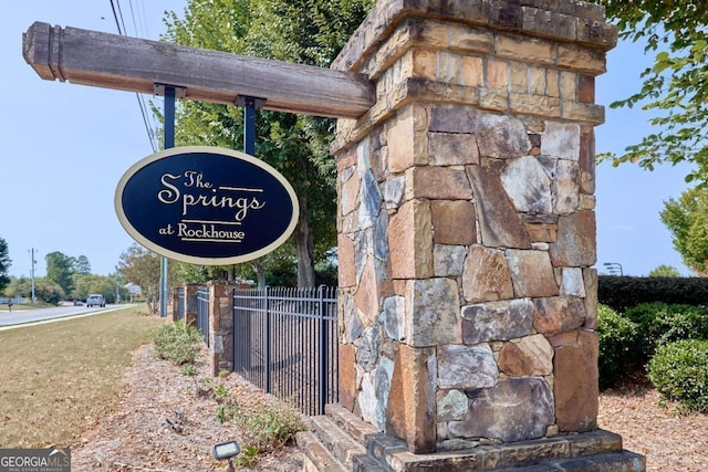 view of community / neighborhood sign